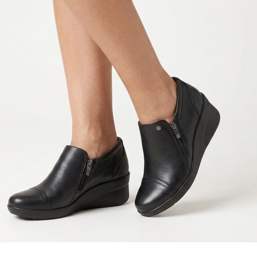 Clarks Suttyn Zip Booties Black Leather Wedge Ankle Boots - Size 8M